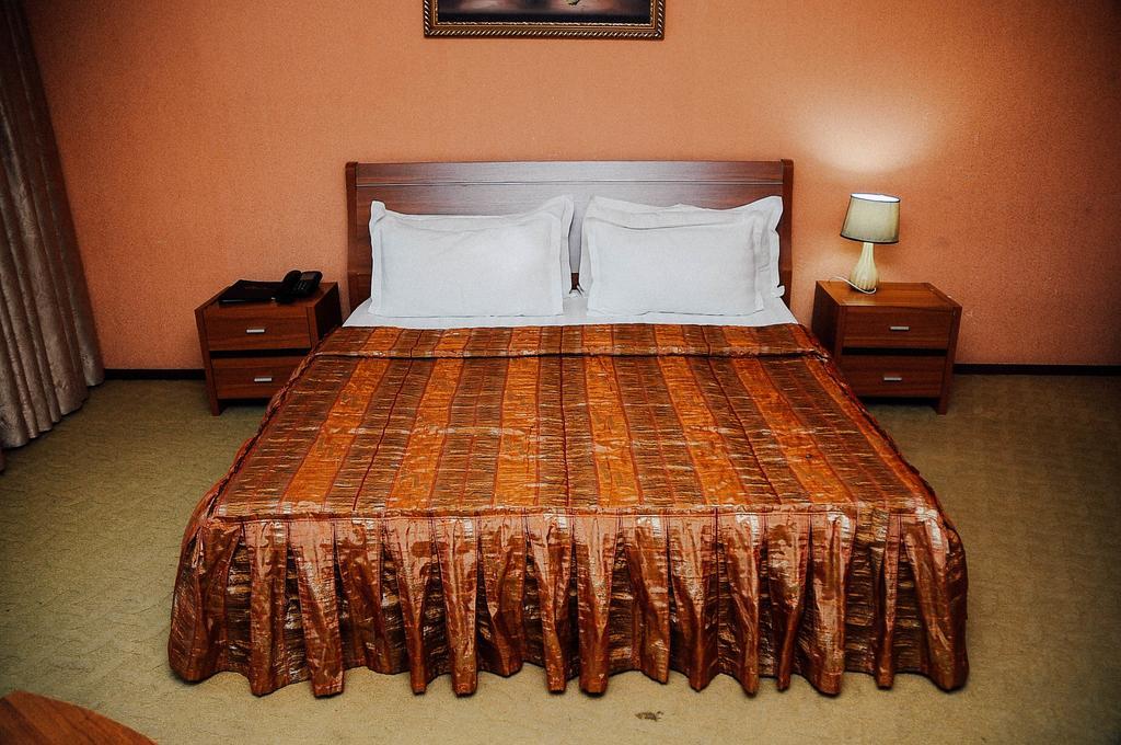 شيمكنت Dostyk Hotel المظهر الخارجي الصورة
