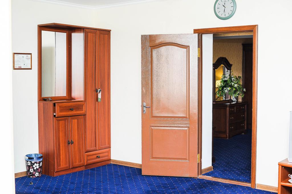 شيمكنت Dostyk Hotel المظهر الخارجي الصورة