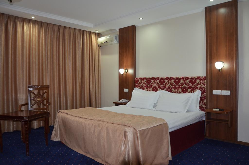 شيمكنت Dostyk Hotel المظهر الخارجي الصورة