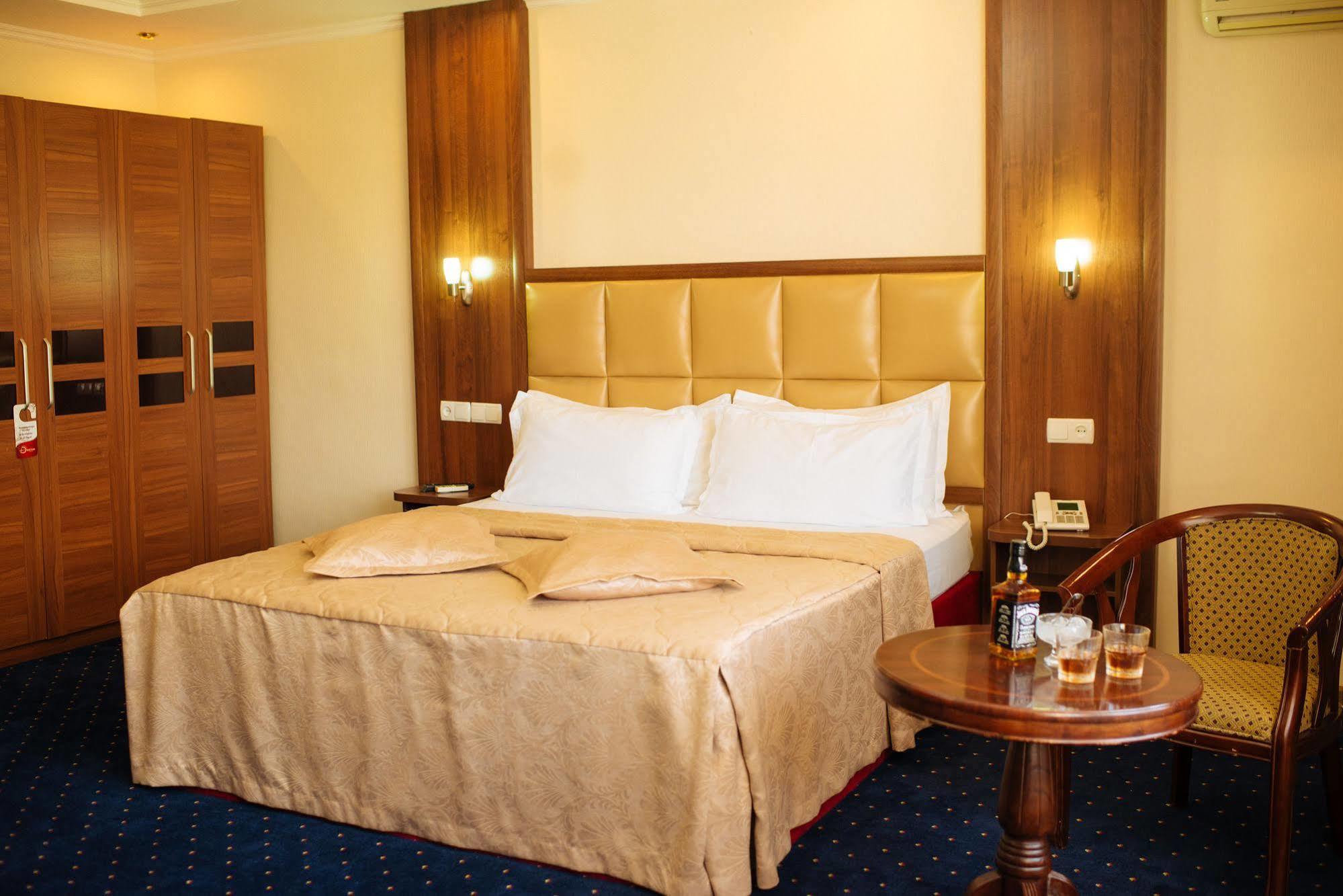 شيمكنت Dostyk Hotel المظهر الخارجي الصورة
