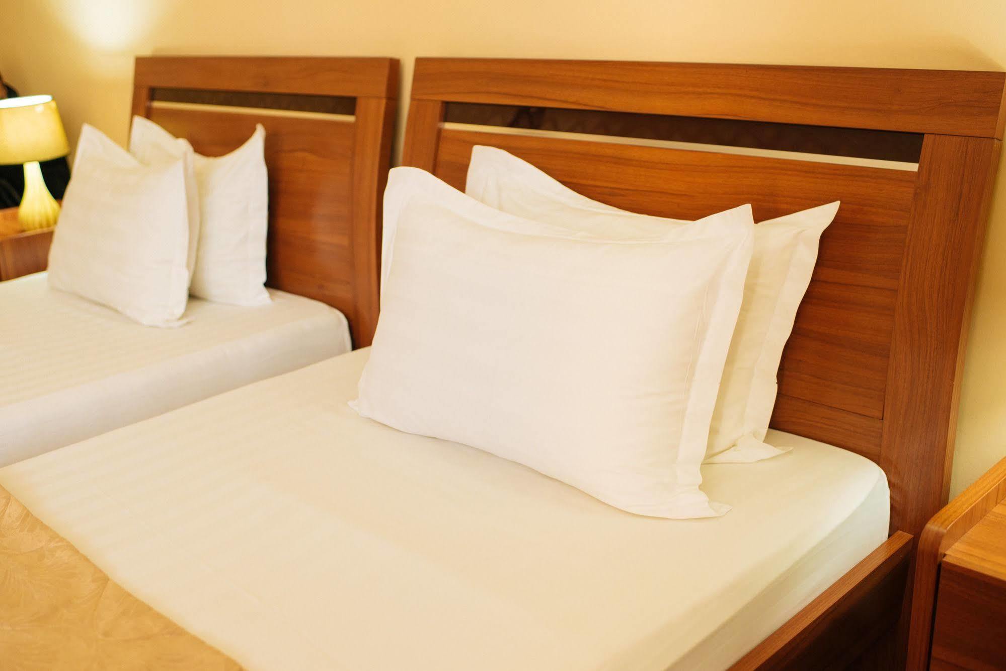 شيمكنت Dostyk Hotel المظهر الخارجي الصورة