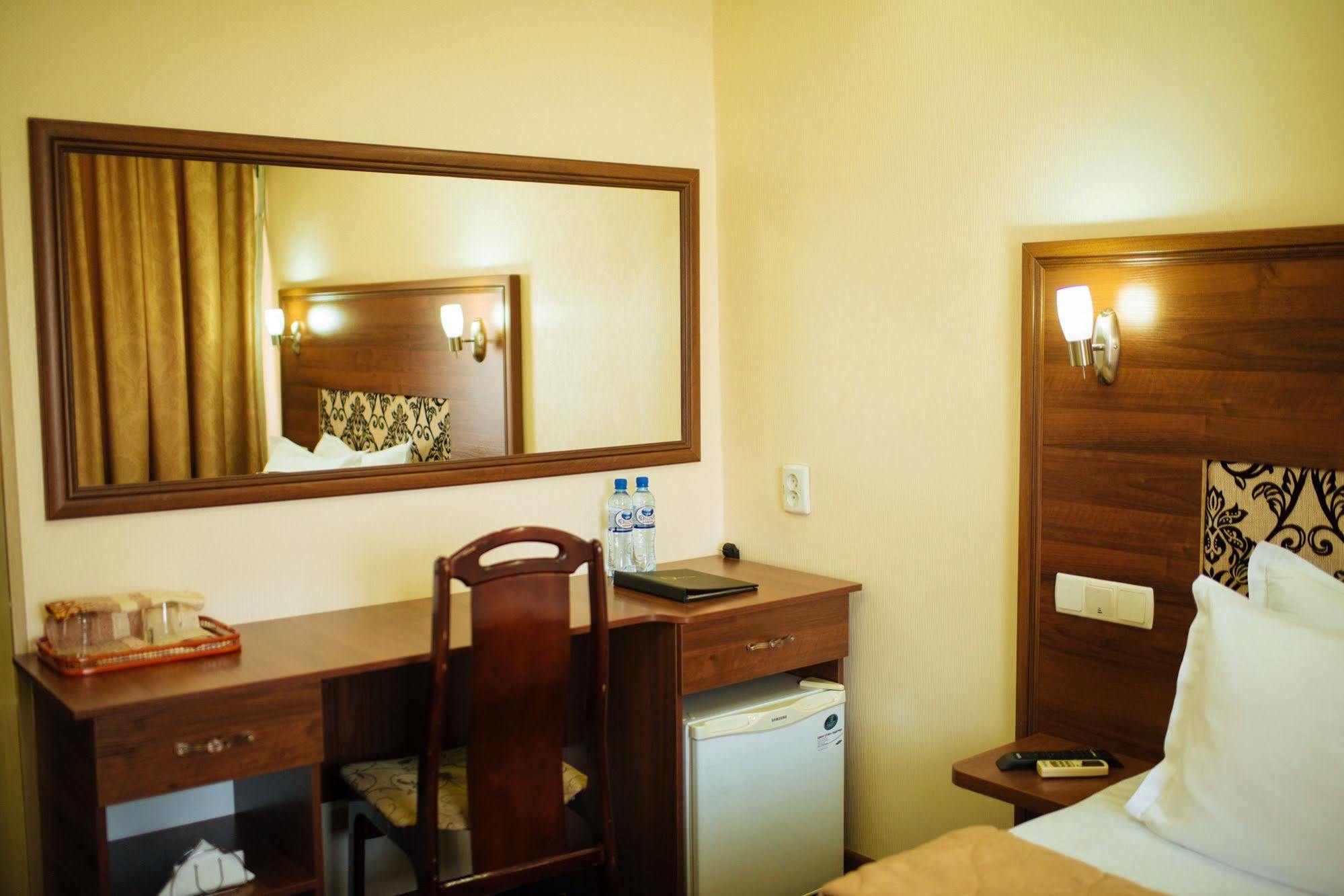 شيمكنت Dostyk Hotel المظهر الخارجي الصورة