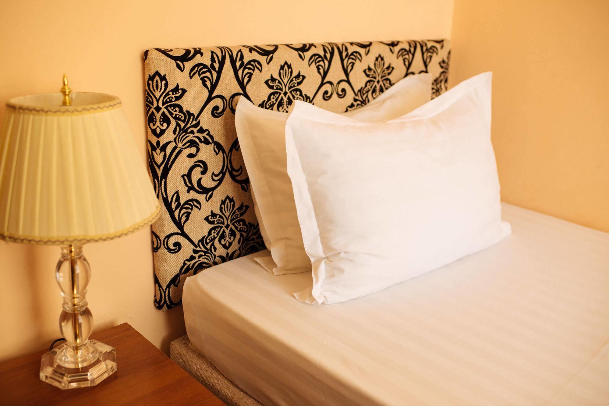 شيمكنت Dostyk Hotel المظهر الخارجي الصورة
