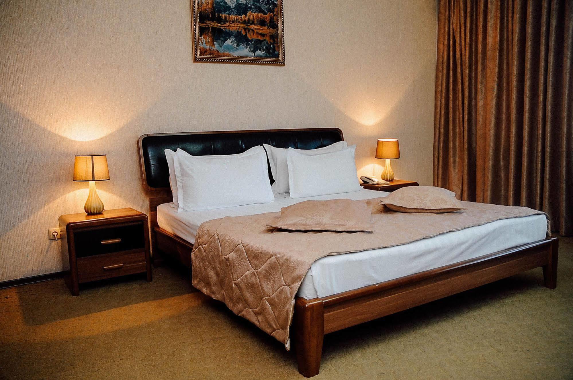 شيمكنت Dostyk Hotel المظهر الخارجي الصورة