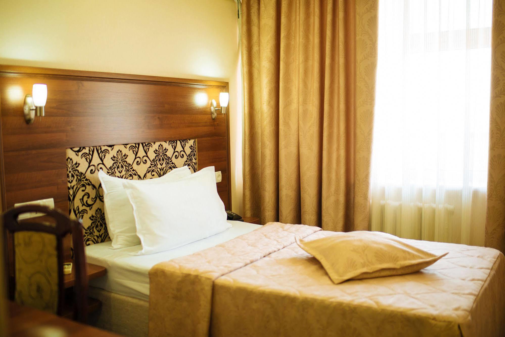 شيمكنت Dostyk Hotel المظهر الخارجي الصورة